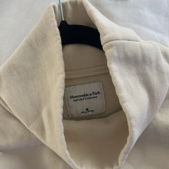 Abercrombie and fitch buttercream mock neck sweatshirt medium - Picture 3 of 4